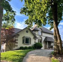 Building Photo - 2055 Old Falls Dr