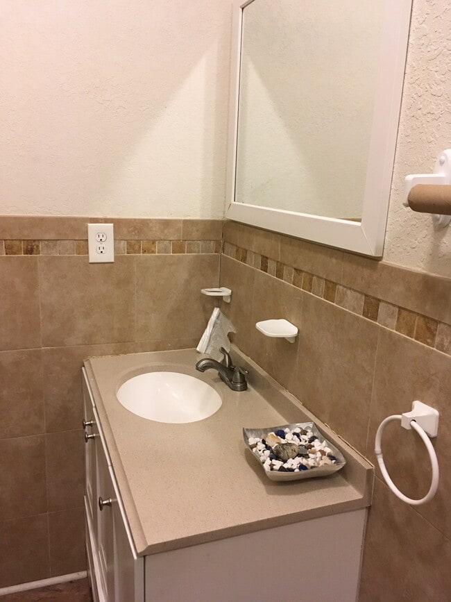 Tile & vanity - 419 Houston St