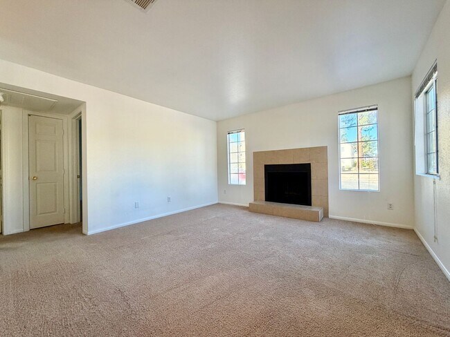 Foto del edificio - 2 bedroom in gated community
