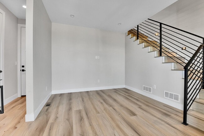 Building Photo - $2,895.00 - 2 Bed, 2.5 Bath Townhome in Prime Denver Location!