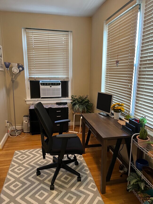 Den/office with great light - 4007 Connecticut Ave NW