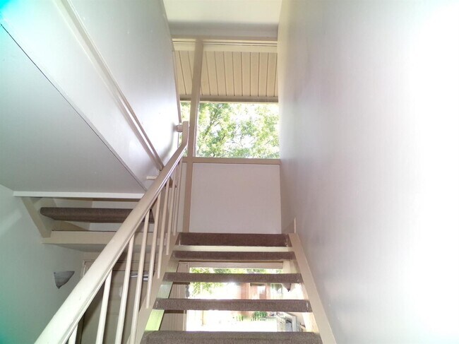 Building Photo - 803 Forest Hill Dr