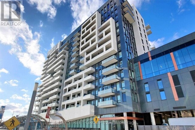 Photo du bâtiment - 10 Rouge Valley Dr W