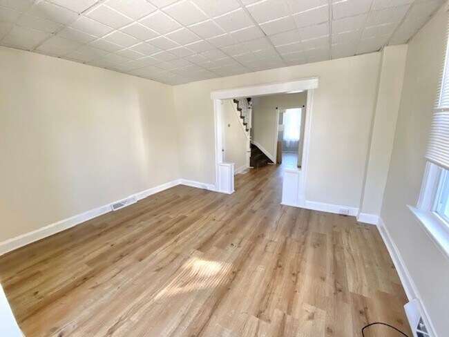 Building Photo - JUST REDUCED!  3 Bedroom Duplex!