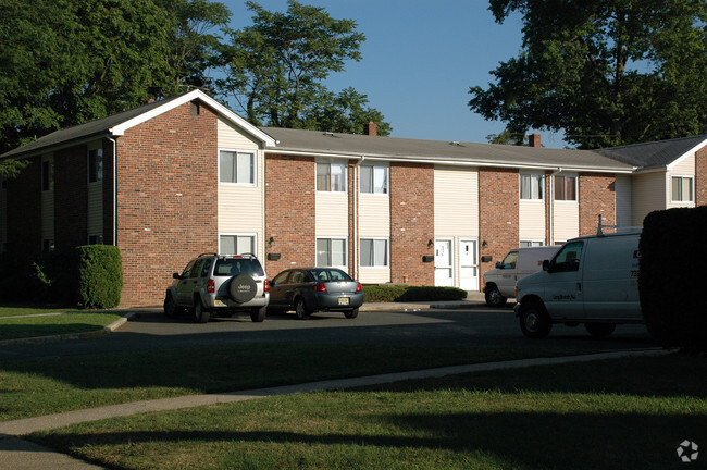 Lloyd Manor Apartaments - Lloyd Manor Apartments