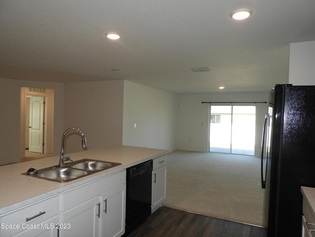 Building Photo - 690 San Filippo Dr SE