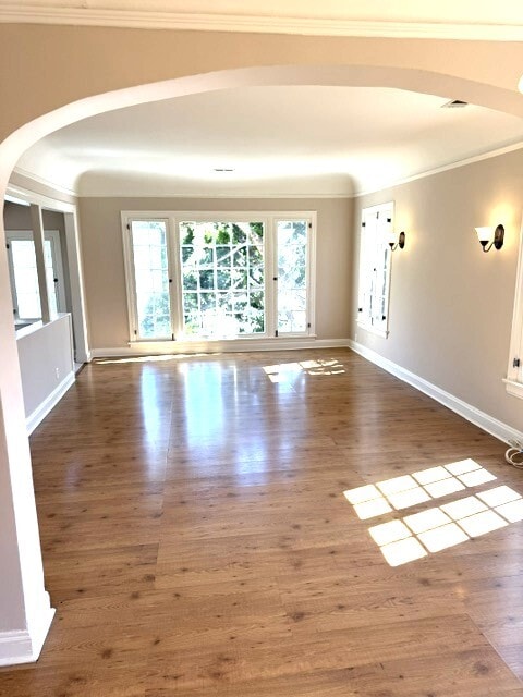 Building Photo - 2141 Beachwood Ter