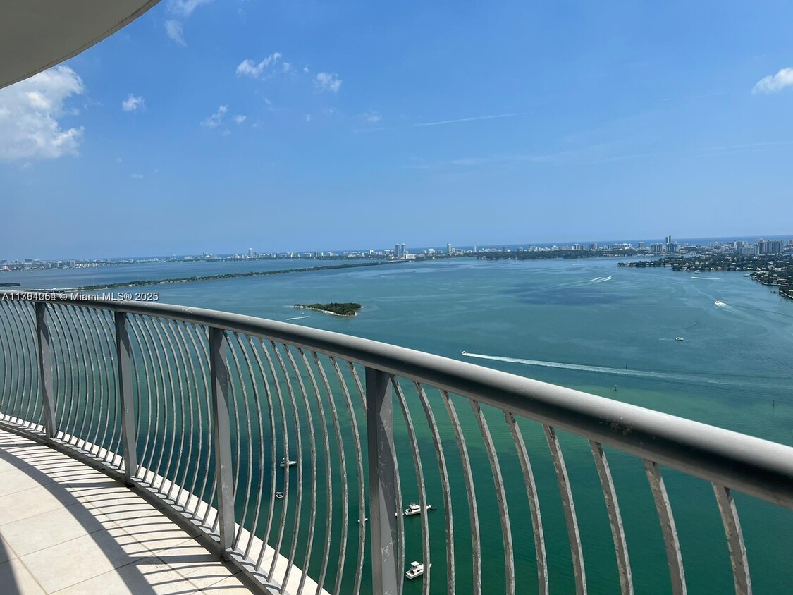 Primary Photo - 1750 N Bayshore Dr