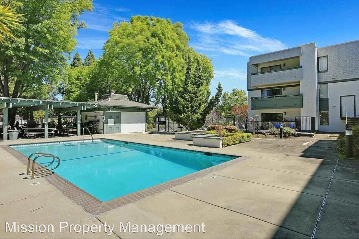 Primary Photo - 2 br, 2 bath House - 40425 Chapel Way Unit...
