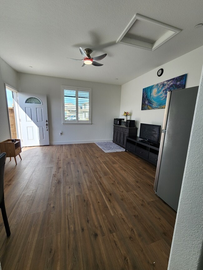 Building Photo - 4054 Azul Way