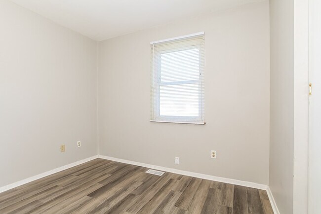 Foto del edificio - Brick 3 Bedroom with Fenced Yard