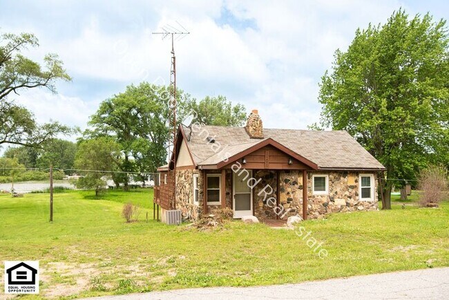 Foto del edificio - 10205 N Jones Lake Rd