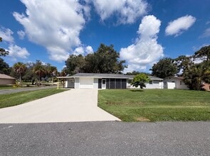 Building Photo - 1823 Lori Ln W