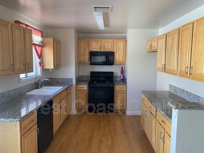 Building Photo - 13150 Calle Amapola