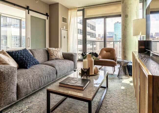 Foto del edificio - 451 N State St