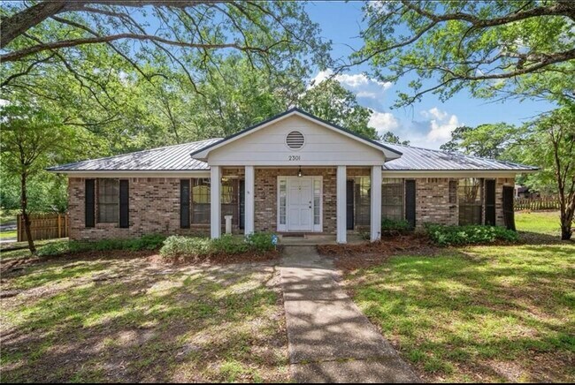 Foto del edificio - 2301 Cedar Ky