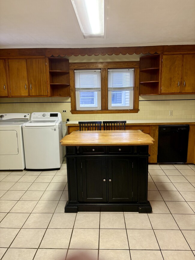 Building Photo - 32 Harley Ave