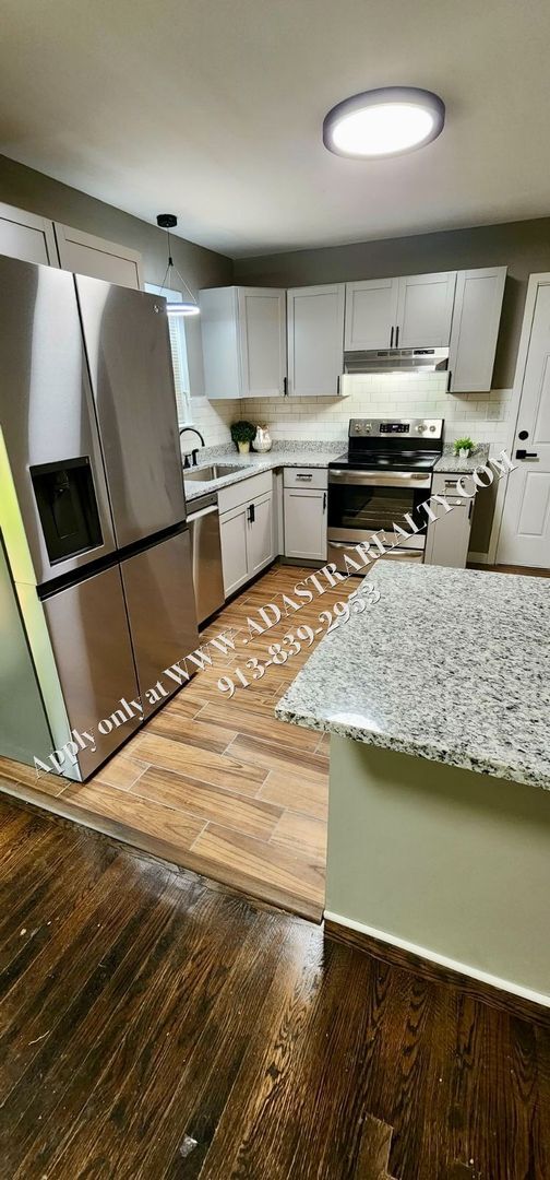 Building Photo - Beautiful 3 bed 1.5 bath home on Overland ...