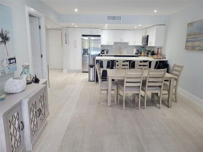 Foto del edificio - 19390 Collins Ave