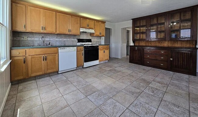 Foto del edificio - 84 Rollstone Ave