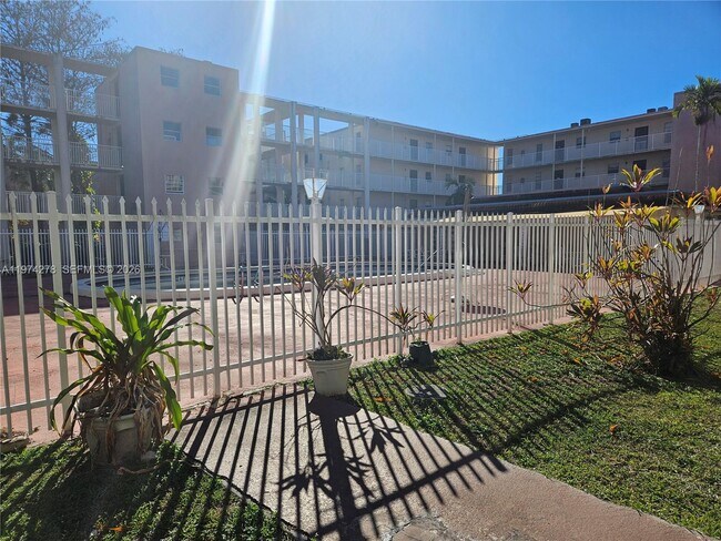 Foto del edificio - 2800 NW 56th Ave