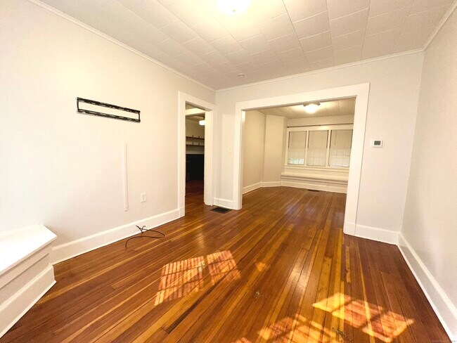 Foto del edificio - 118 Hawthorne Ave