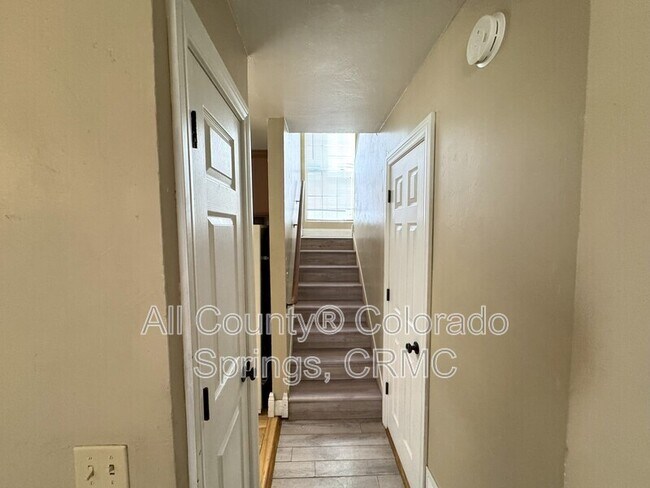 Foto del edificio - 3515 Rebecca Ln