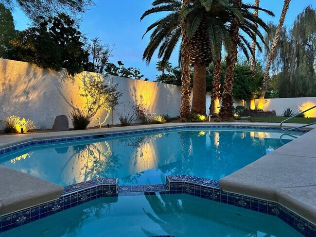 Foto del edificio - 7512 Dry Pines Cir
