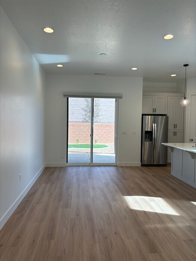 Foto del edificio - Price Reduced!! Woodland Estates Townhome!