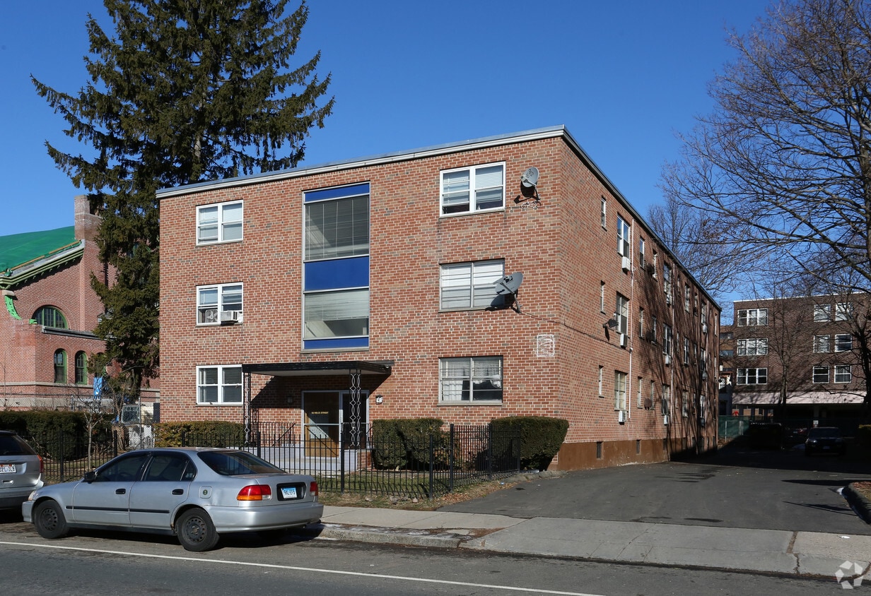 Primary Photo - 18 Niles St