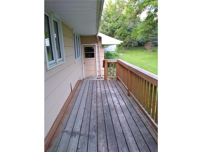 Building Photo - 209 Valley High Rd