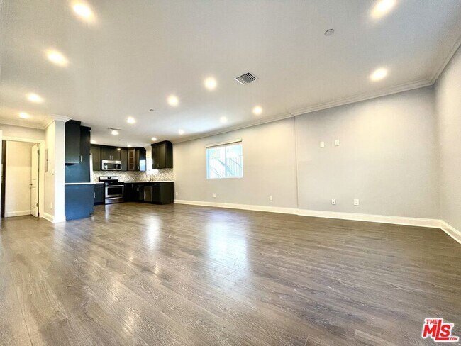 Building Photo - 7209 1/2 S La Cienega Blvd