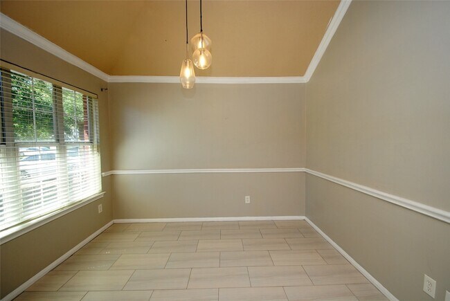 Building Photo - 5910 Sugar Field Ln