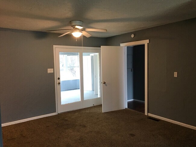 Building Photo - Eagledale - 4 bedroom home.