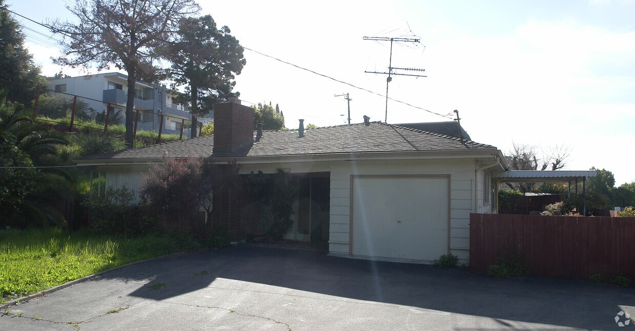 Foto del edificio - 16222 Lindview Dr