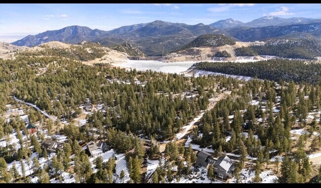 Building Photo - 838 Lakeshore Dr