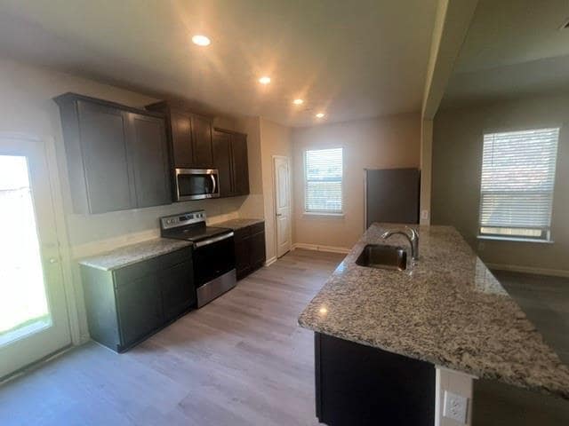 Building Photo - 316 Sweet Pea Ln