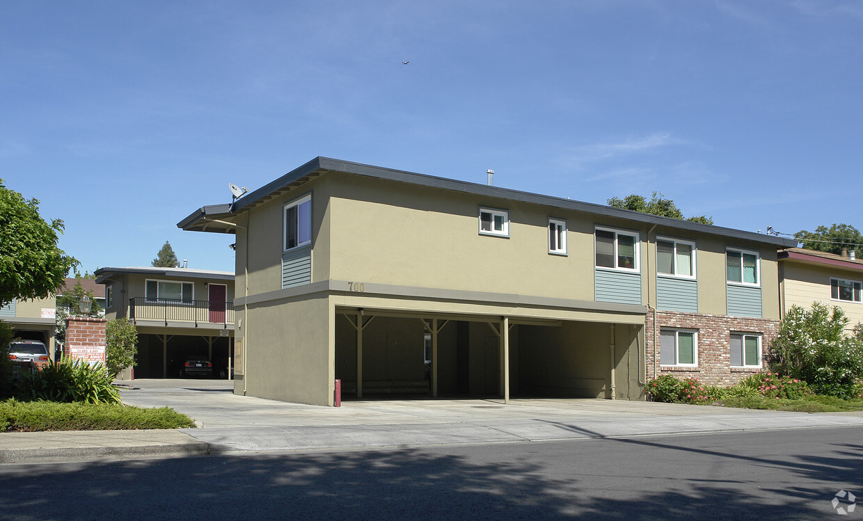 Building Photo - Coleman Apartments