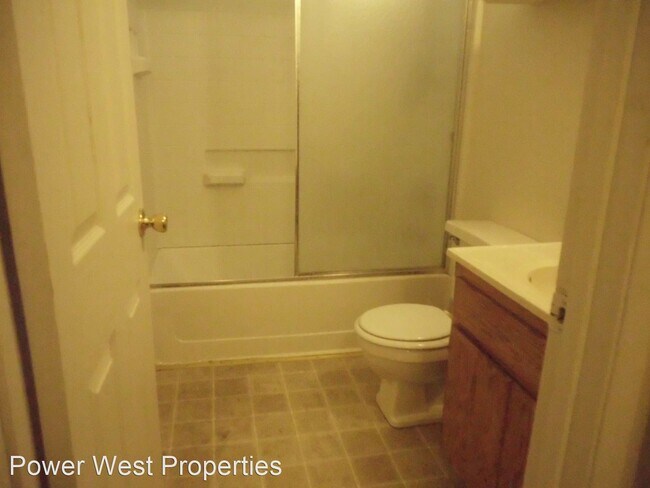 Building Photo - 4 br, 1 bath House - 622 Hazel St.