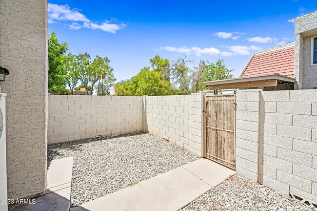Building Photo - 1342 W Emerald Ave