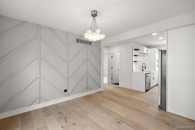 Foto del edificio - 308-310 East Harry Ave