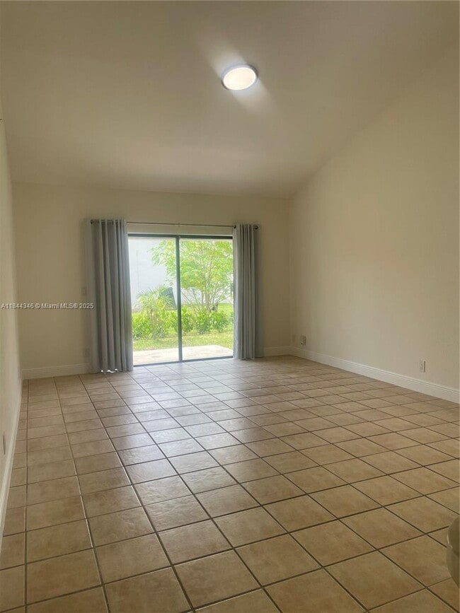 Building Photo - 935 Country Wood Ct
