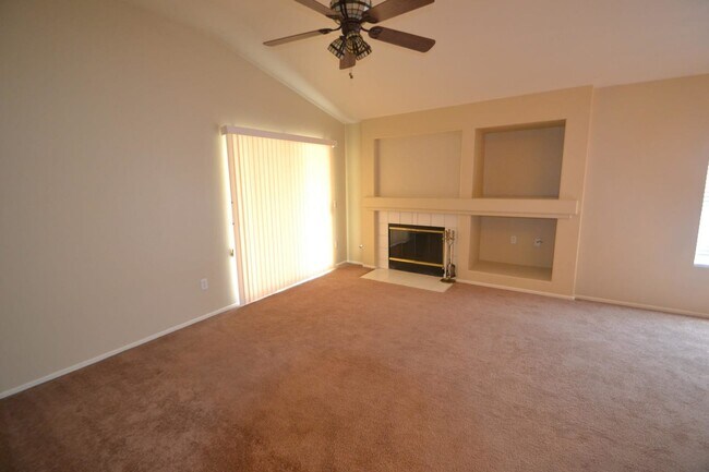 Building Photo - 42404 Blossom Dr