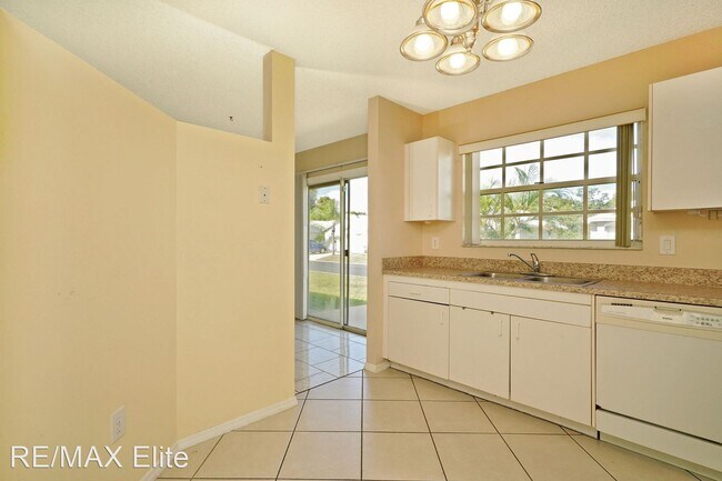 Building Photo - 3 br, 2.5 bath House - 1098 Goldenrod Cir NE