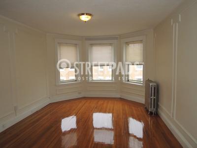 Foto principal - 1 bedroom in Malden MA 02148