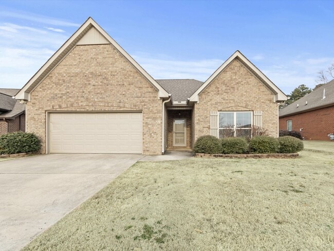 Building Photo - Beautiful Brick Home in Canebrake