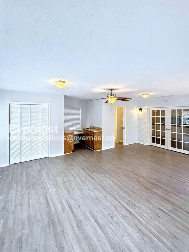 Foto del edificio - 3963 Bouldercrest Rd