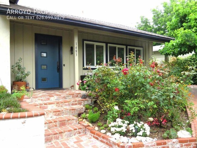 Building Photo - 1483 E Orange Grove