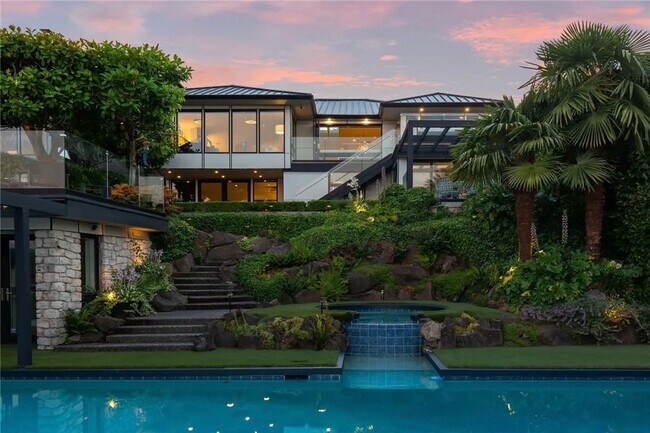 Foto del edificio - Leschi Waterfront Home