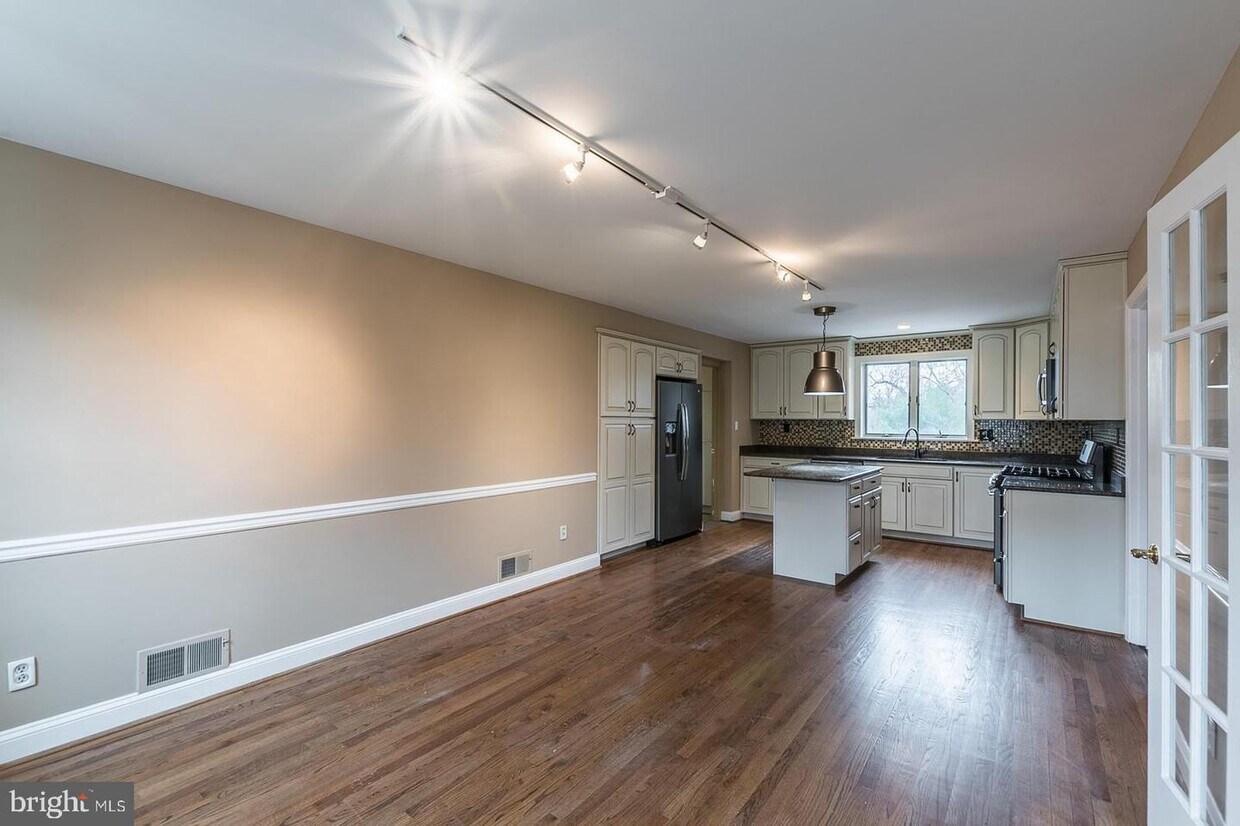 Primary Photo - 1335 MacBeth St
